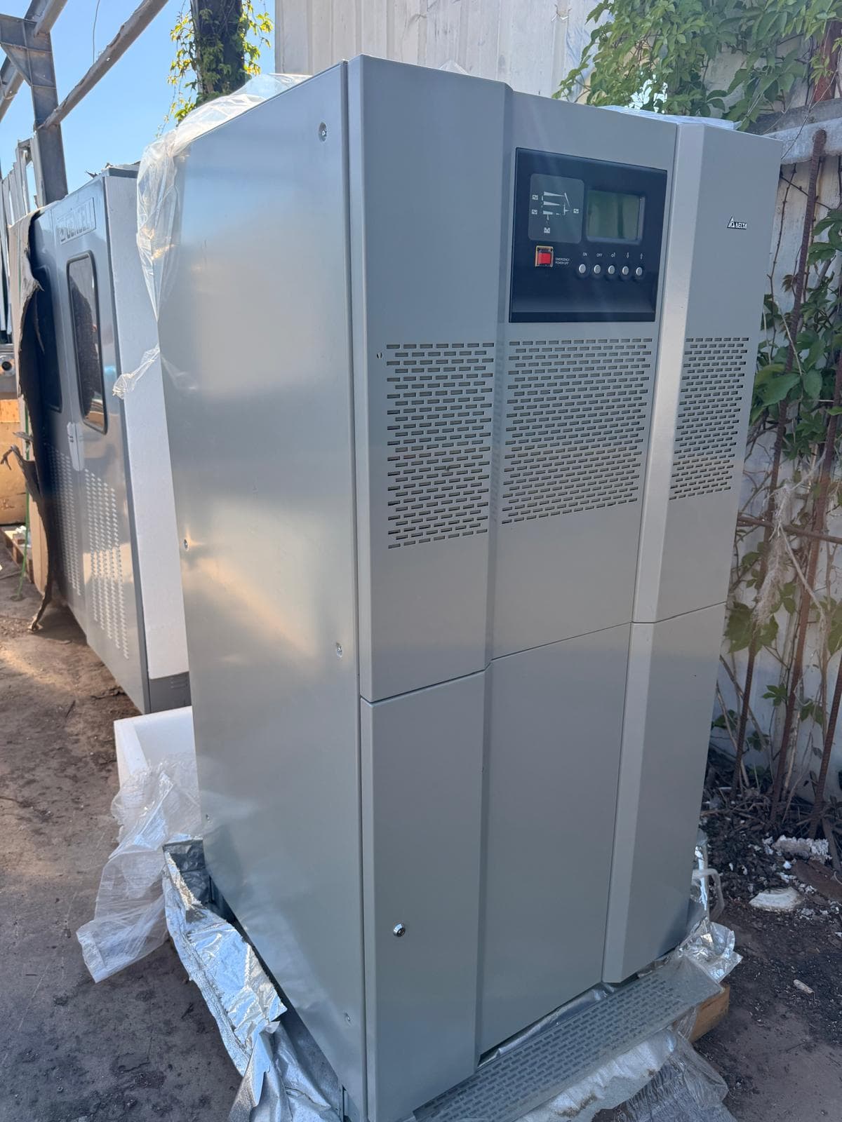 מערכת אל-פסק תעשייתית תלת-פאזית Delta NT-60K, 60kVA – חדשה/כחדשה